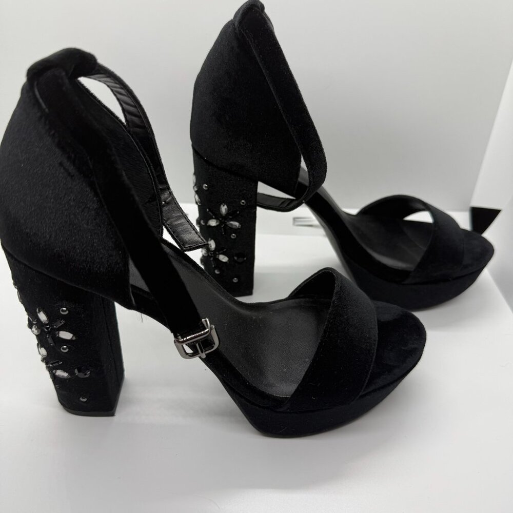 Simply Vera Vera Wang Black Budapest Velvety Heels - Size 6